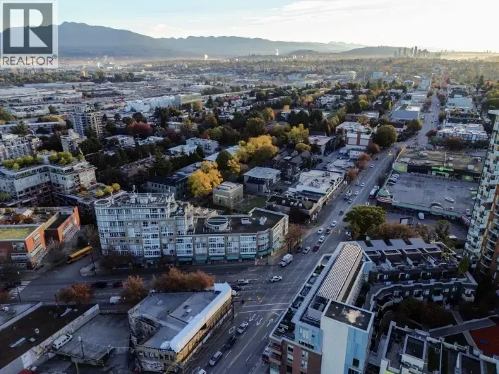63 KINGSWAY, Vancouver