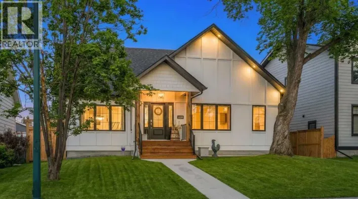 6308 Lacombe Way SW, Calgary