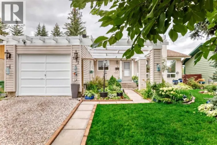 631 Brookpark Drive SW, Calgary