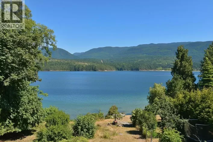 6318 N GALE AVENUE, Sechelt