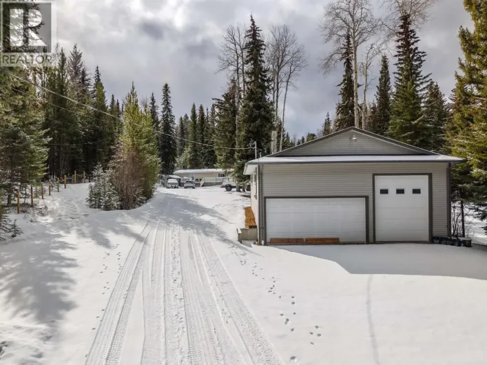 6324 WOLFE ROAD, 100 Mile House