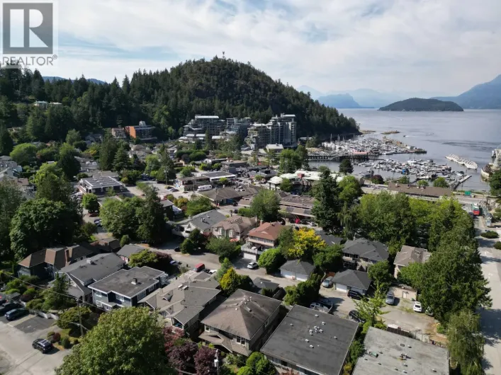 6339 DOUGLAS STREET, West Vancouver
