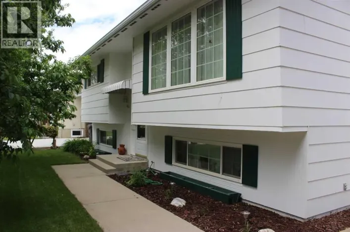 634 Maple Drive, Picture Butte