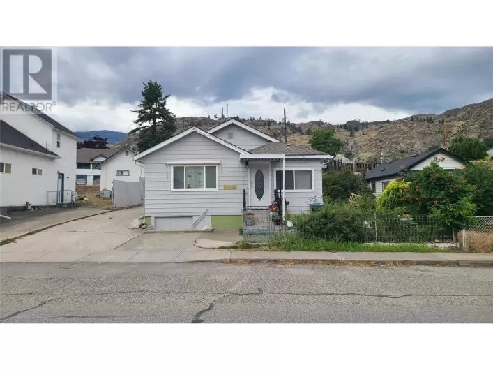 6348 Kootenay Street Street, Oliver