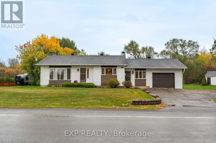 635 FRONT ROAD W, Champlain