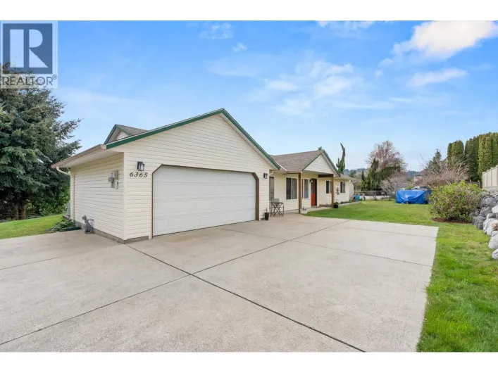6365 HOMESTEAD AVENUE, Sechelt