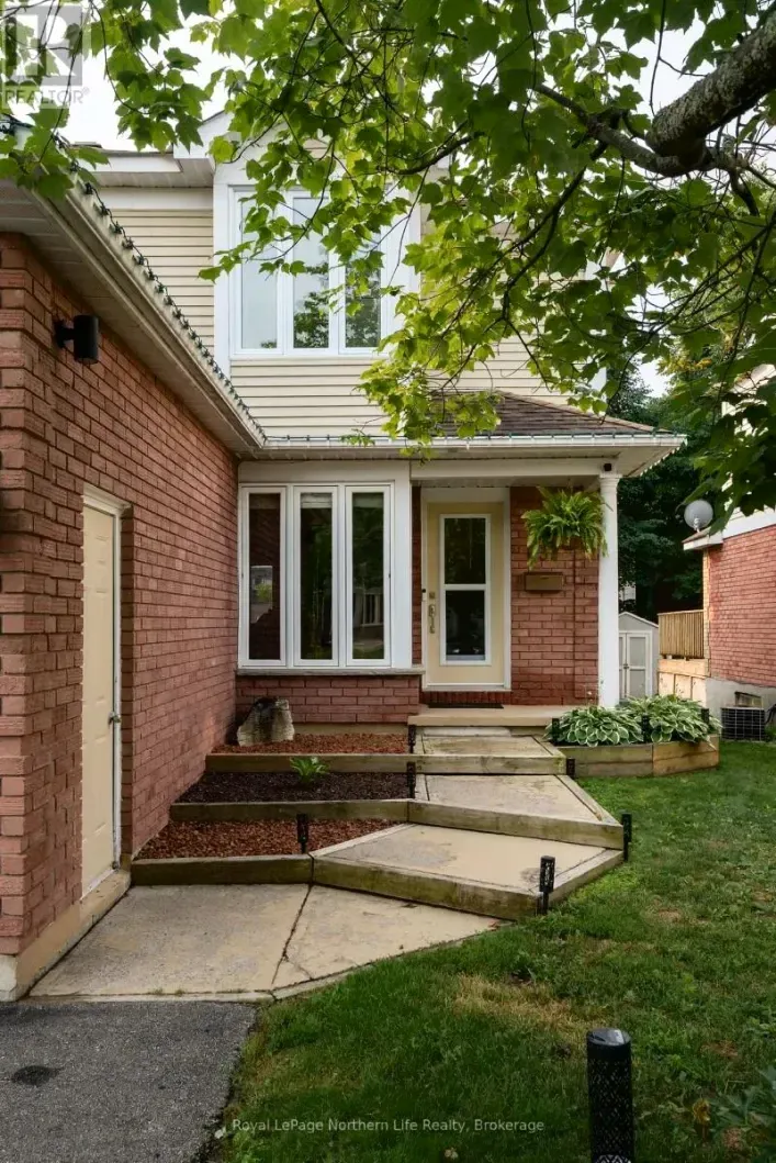 637 TACKABERRY DRIVE, North Bay