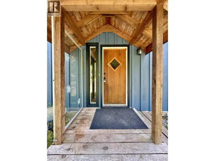 6376 SUNSHINE COAST HIGHWAY, Sechelt