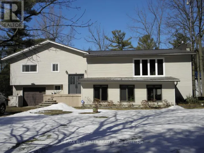 6386 VICTORIA AVENUE, Lambton Shores