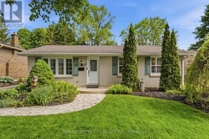 639 DUNBOYNE CRESCENT, London North