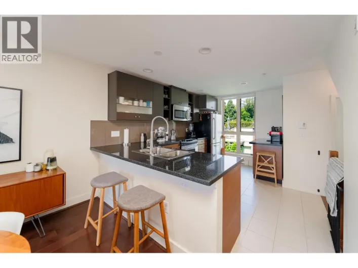 64 728 W 14TH STREET, North Vancouver
