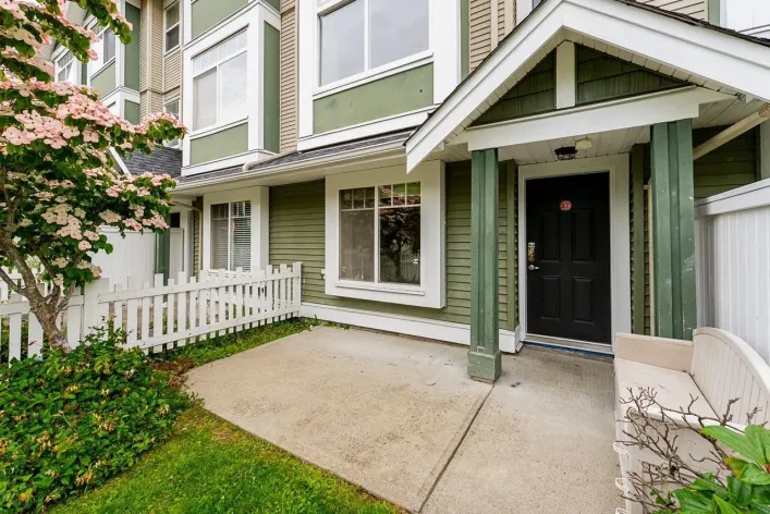 64 8676 158 STREET, Surrey