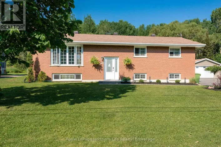 64 EGLINGTON ROAD S, Callander