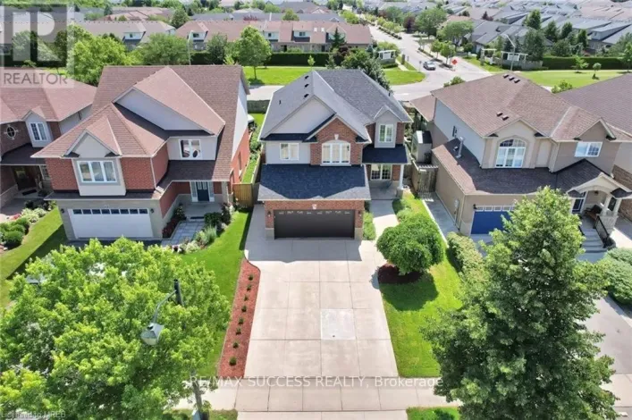 64 GARTH TRAILS CRESCENT, Hamilton