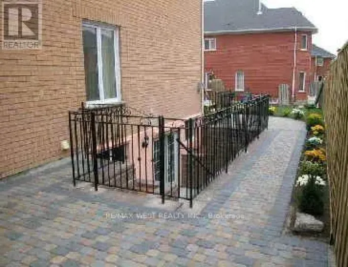 64 KINGMOUNT CRESCENT, Richmond Hill