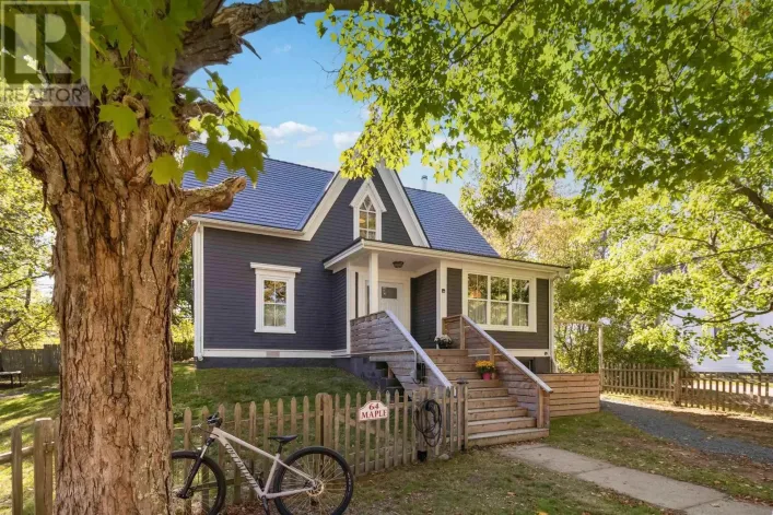 64 Maple Street, Mahone Bay