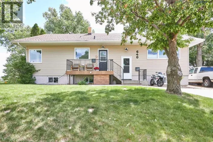 640 Division Avenue NW, Medicine Hat
