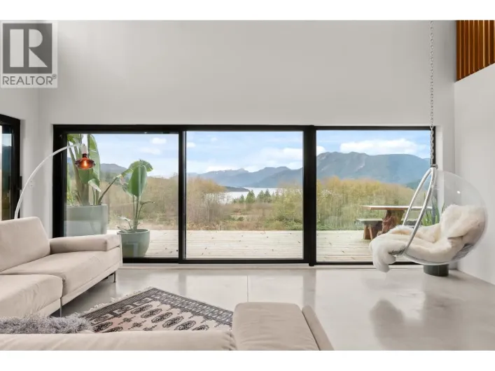 6400 CROWSTON ROAD, Sechelt