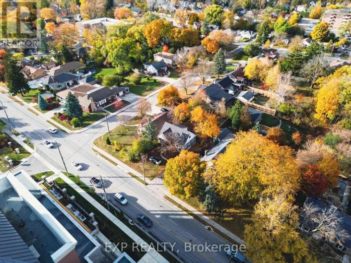 642 BASE LINE ROAD E, London South