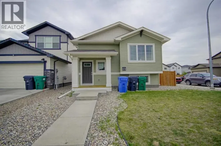 643 Moonlight Lane W, Lethbridge