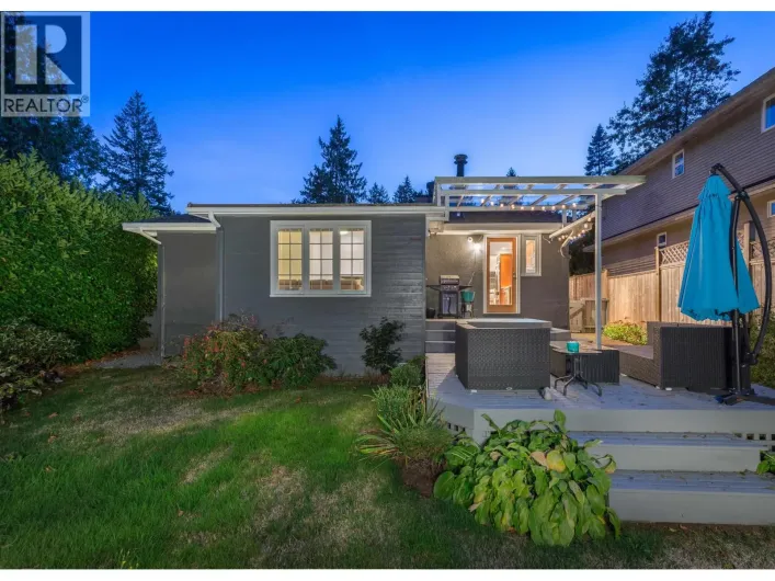 6431 ROSEBERY AVENUE, West Vancouver