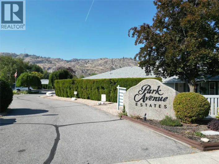 6446 MEADOWS Drive Unit# 35, Oliver