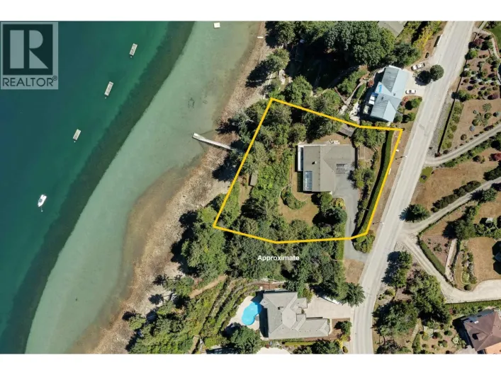 6448 N GALE AVENUE, Sechelt