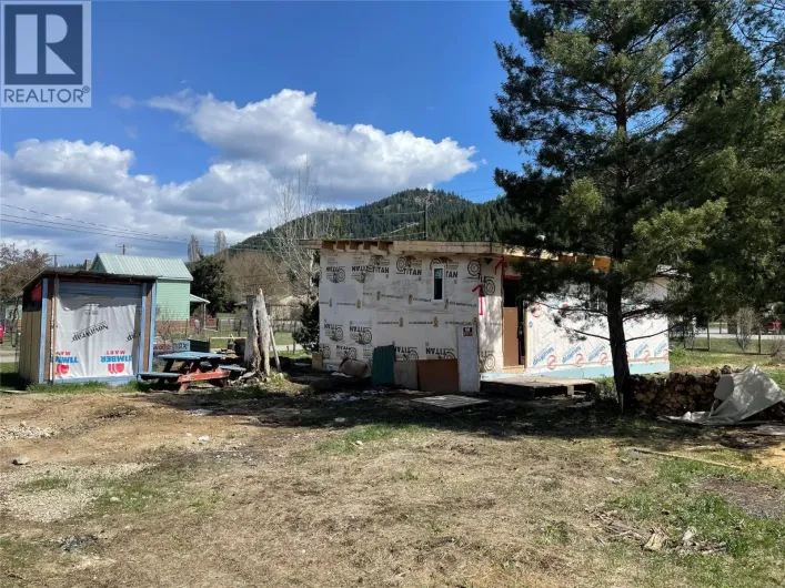 645 GOVERNMENT Avenue N, Greenwood