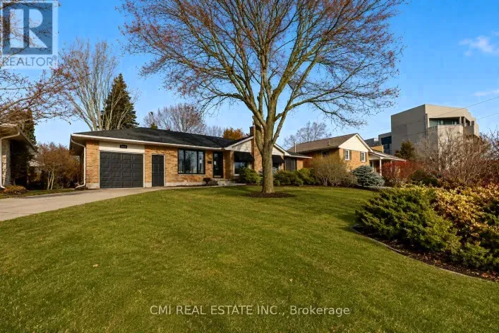 House for sale: 645 RIVERSIDE DRIVE, London North