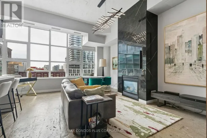 647 - 155 DALHOUSIE STREET, Toronto