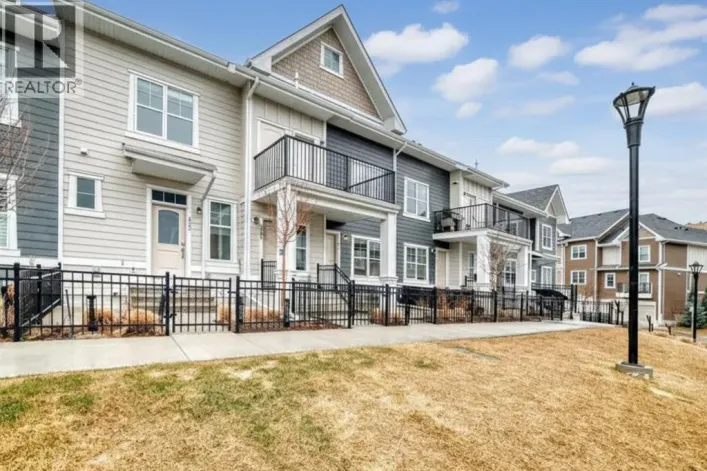 647 Cranbrook Walk SE, Calgary
