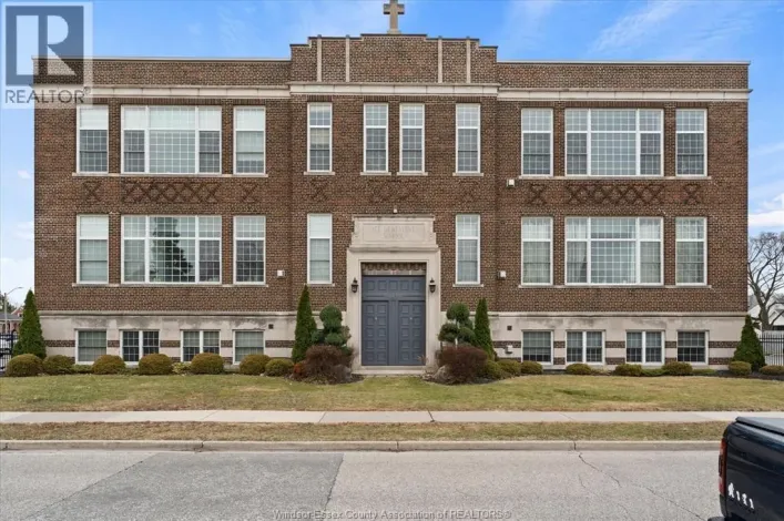 647 IRVINE Unit# 303, Windsor
