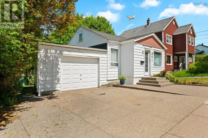 6477 Roslyn Road, Halifax