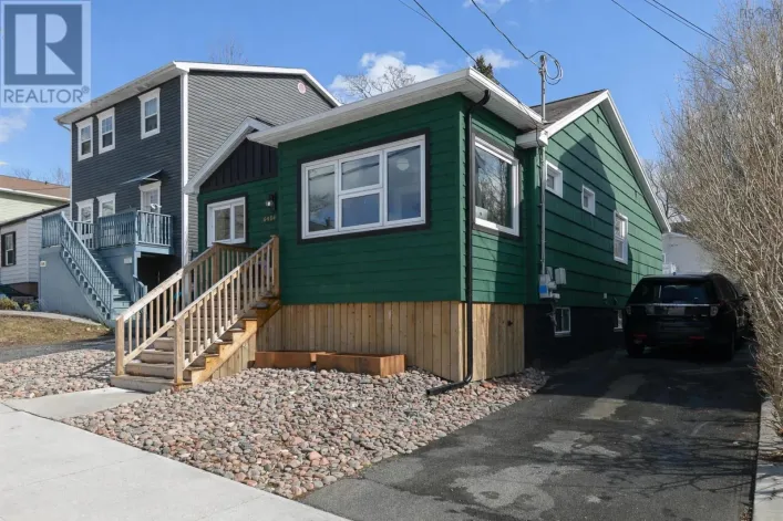 6484 Roslyn Road, West End