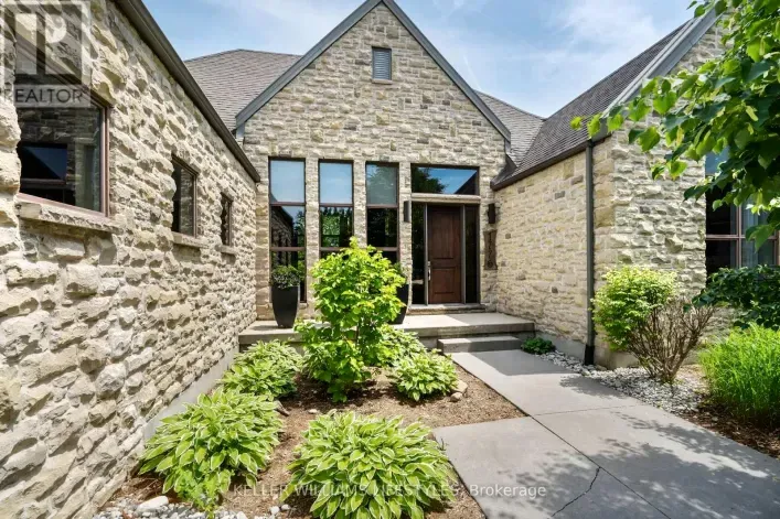 House for sale: 649 VALLEYSTREAM WALK, London North