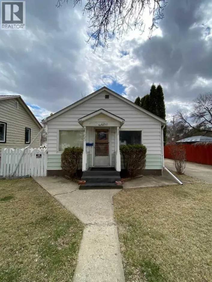 65 3 Street NW, Medicine Hat