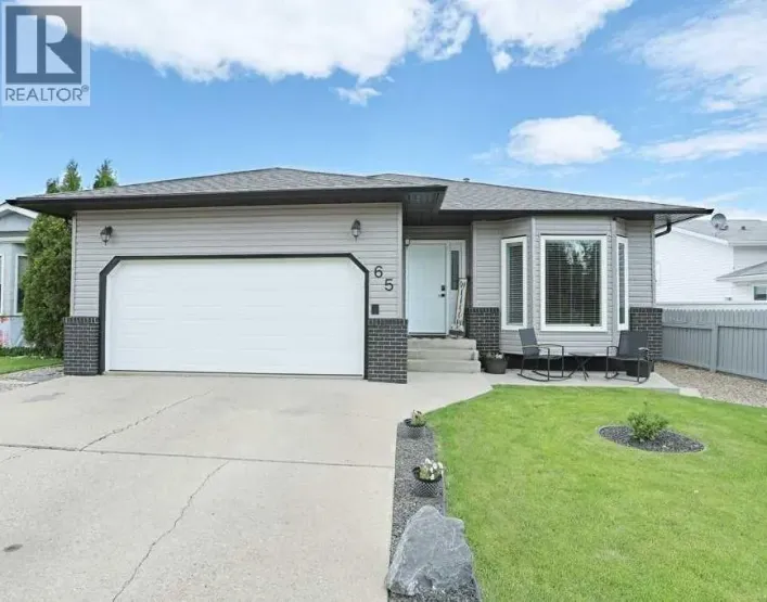 65 Parkland Way E, Brooks