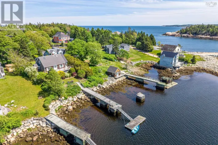 65 Shore Road, Herring Cove