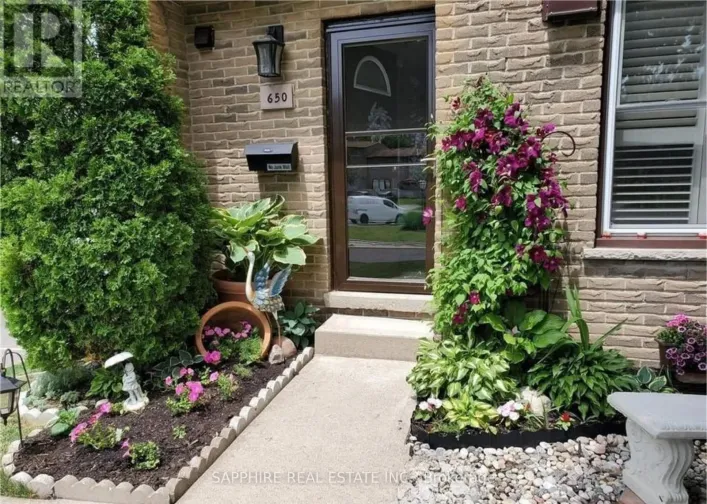 650 WONDERLAND ROAD S, London South
