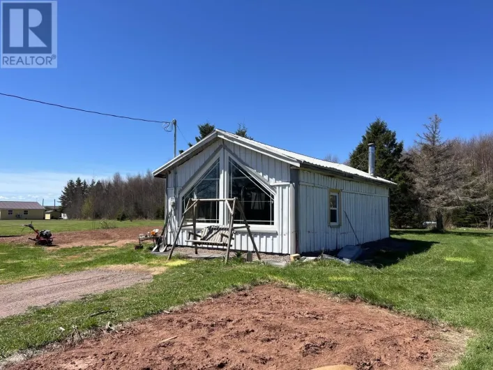 House for sale: 651 Higgins Road, St. Gilbert