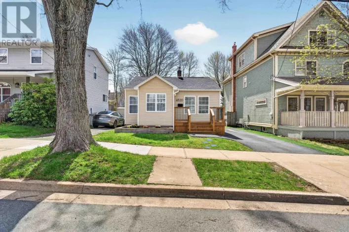 6520 Roslyn Road, Halifax