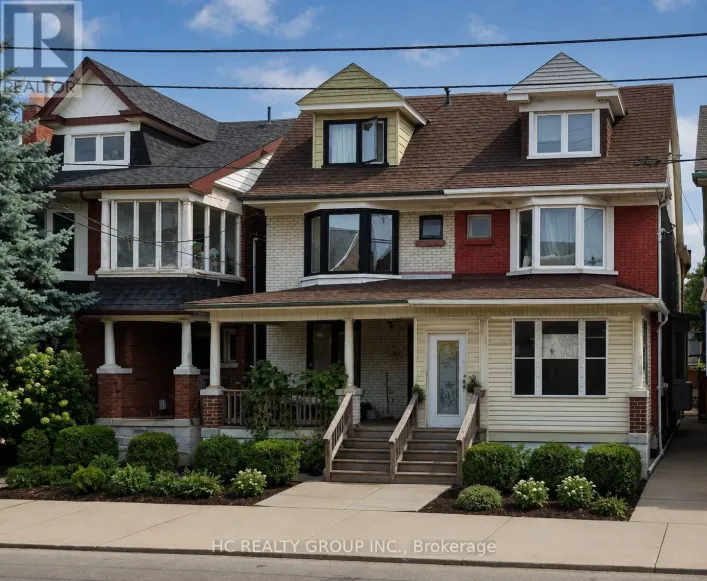 653 BATHURST STREET, Toronto