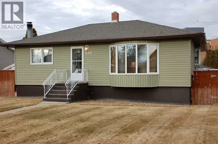654 6 Street SW, Medicine Hat