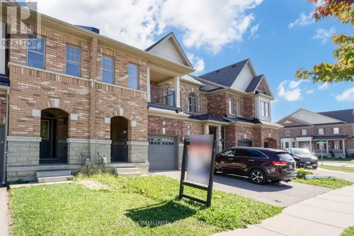 Row / Townhouse for sale: 66 KEMPSFORD CRESCENT, Brampton