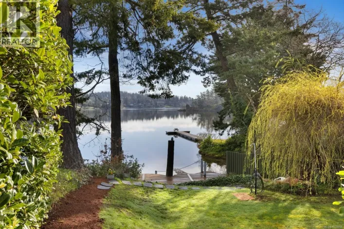 66 Kingham Pl, View Royal