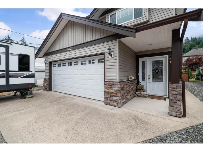 66022 PARK AVENUE|Kawkawa Lake, Hope
