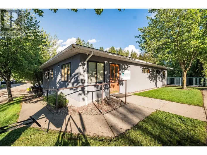 663 COLUMBIA Avenue, Castlegar