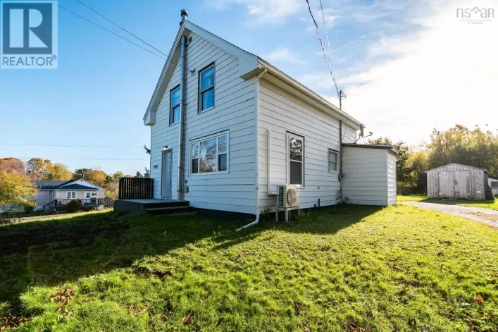 6648 Highway 215, Cheverie