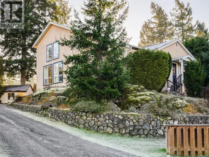 668 Charmar Cres, Langford