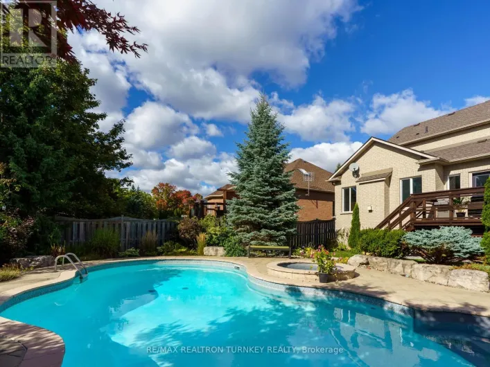 668 FOXCROFT BOULEVARD, Newmarket